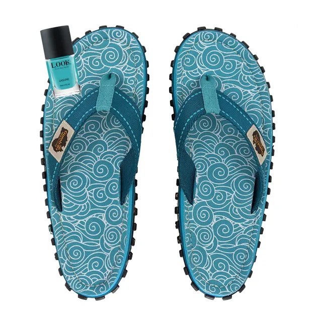 gumbies-islander-zehentrenner-set-turquoise-swirls-nagellack-lagune-damen image 1
