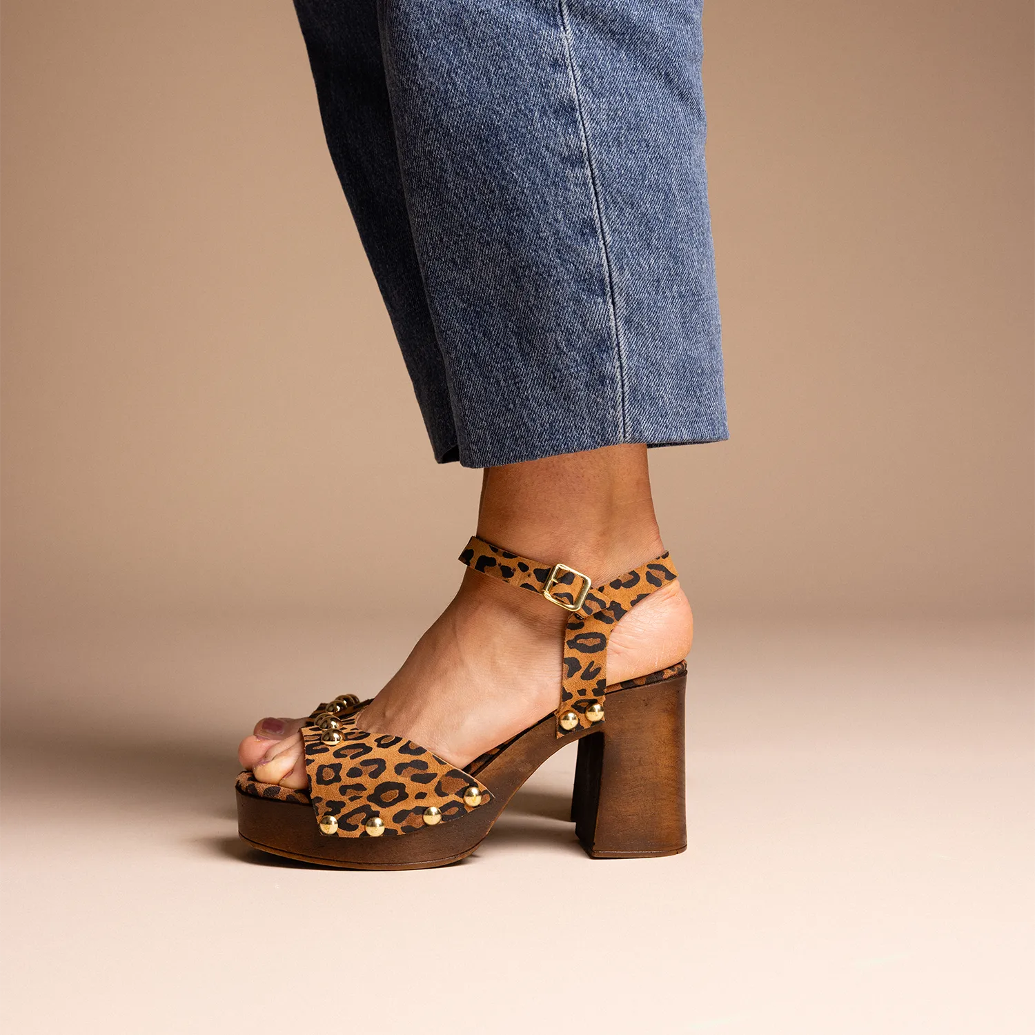 lazamani-luisa-damen-wildleder-clogs-leopard-mit-blockabsatz image 2